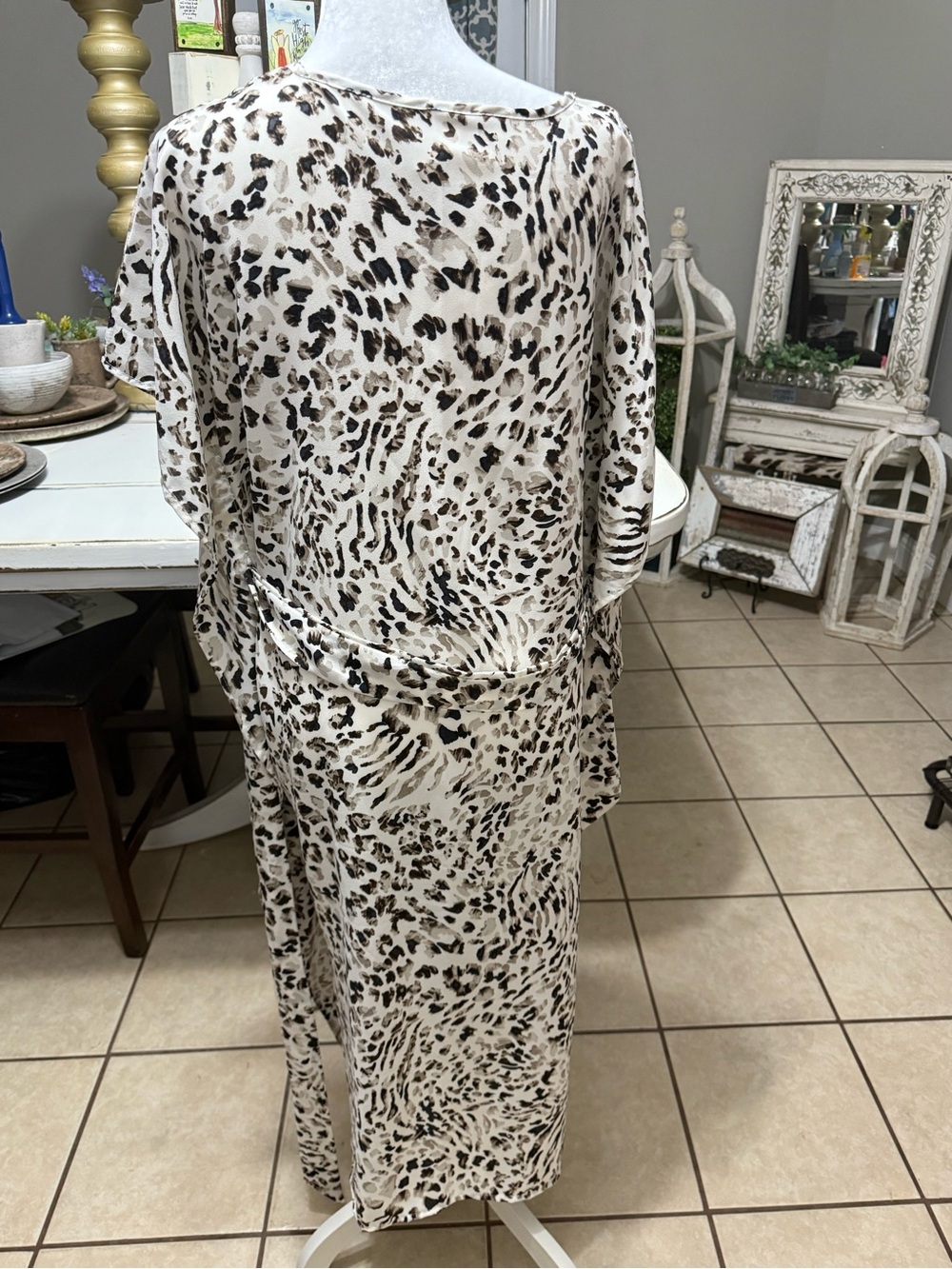 Entro Leopard Print Satin Caftan Dress | V-Neck | Flowy, size small oversized - Picture 7 of 13